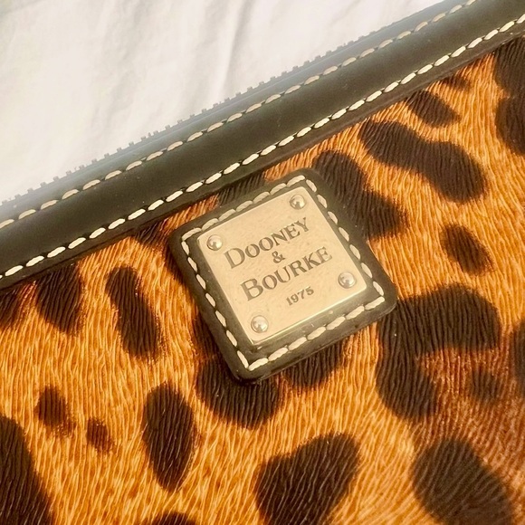 đź‘‘âś…PRICE FIRMâś…Dooney & Bourke Mini Leopard Clutch Bag - Picture 5 of 17